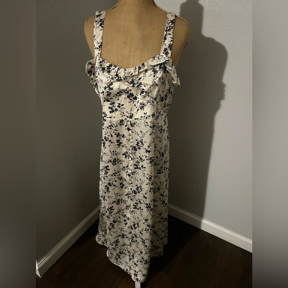 Zara Dresses & Skirts - ZARA floral cream & black silk flowy midi dress size XL